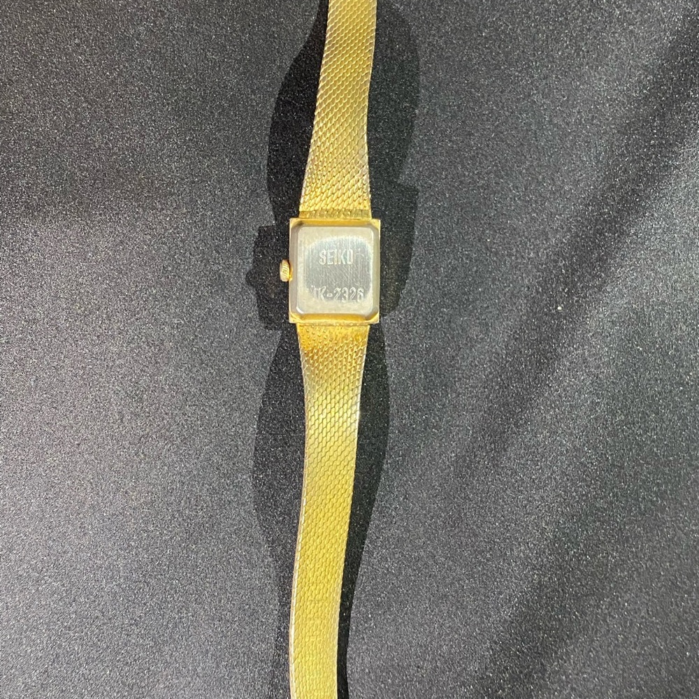 Estate Seiko Women’s Timepiece in 14K Gold with Genuine Diamond Accents - Picture 8 of 11